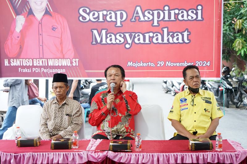 AKOMODASI USULAN: Santoso Bekti Wibowo pada saat menyampaikan sambutan pada agenda reses untuk menjaring usulan dan aspirasi masyarakat.
