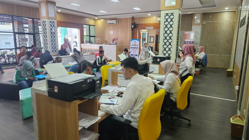 TETAP BUKA: Layanan adminduk di kantor Dispendukcapil Kabupaten Mojokerto tetap buka selama masa cuti bersama Idulfitri 2025.