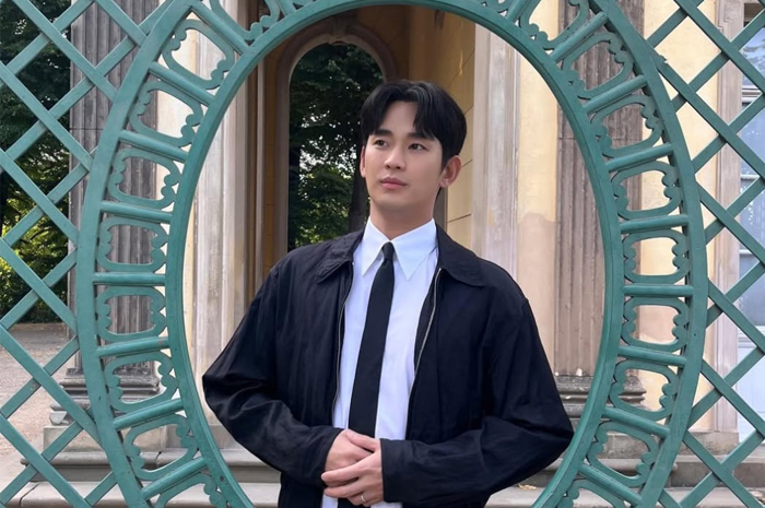 Agensi Kim Soo Hyun Beri Tanggapan atas Pertanyaan Kakak Sulli Terkait Film Real. sumber foto: ig @soohyun_k216