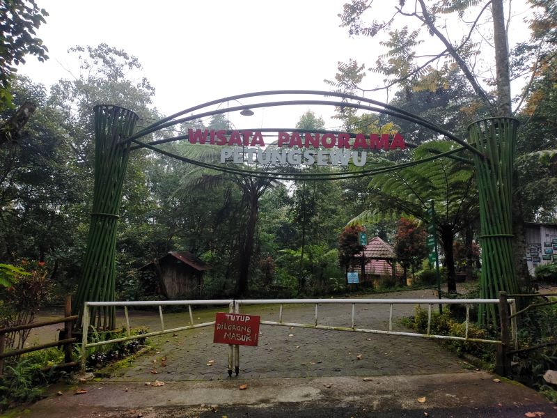 TAK BEROPERASI: Wisata Panorama Petung Sewu di kawasan Tahura R. Soerjo ditutup sementara pasca longsor di jalur Pacet-Cangar yang merenggut 10 nyawa pada pekan lalu.