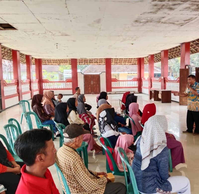 TERUS MELANGKAH: Dinas Sosial Kabupaten Mojokerto melalui pendamping PKH melakukan sosialisasi dan verval kepada orang tua calon siswa yang berhak untuk menjadi siswa di Sekolah Rakyat sesuai DTESEN