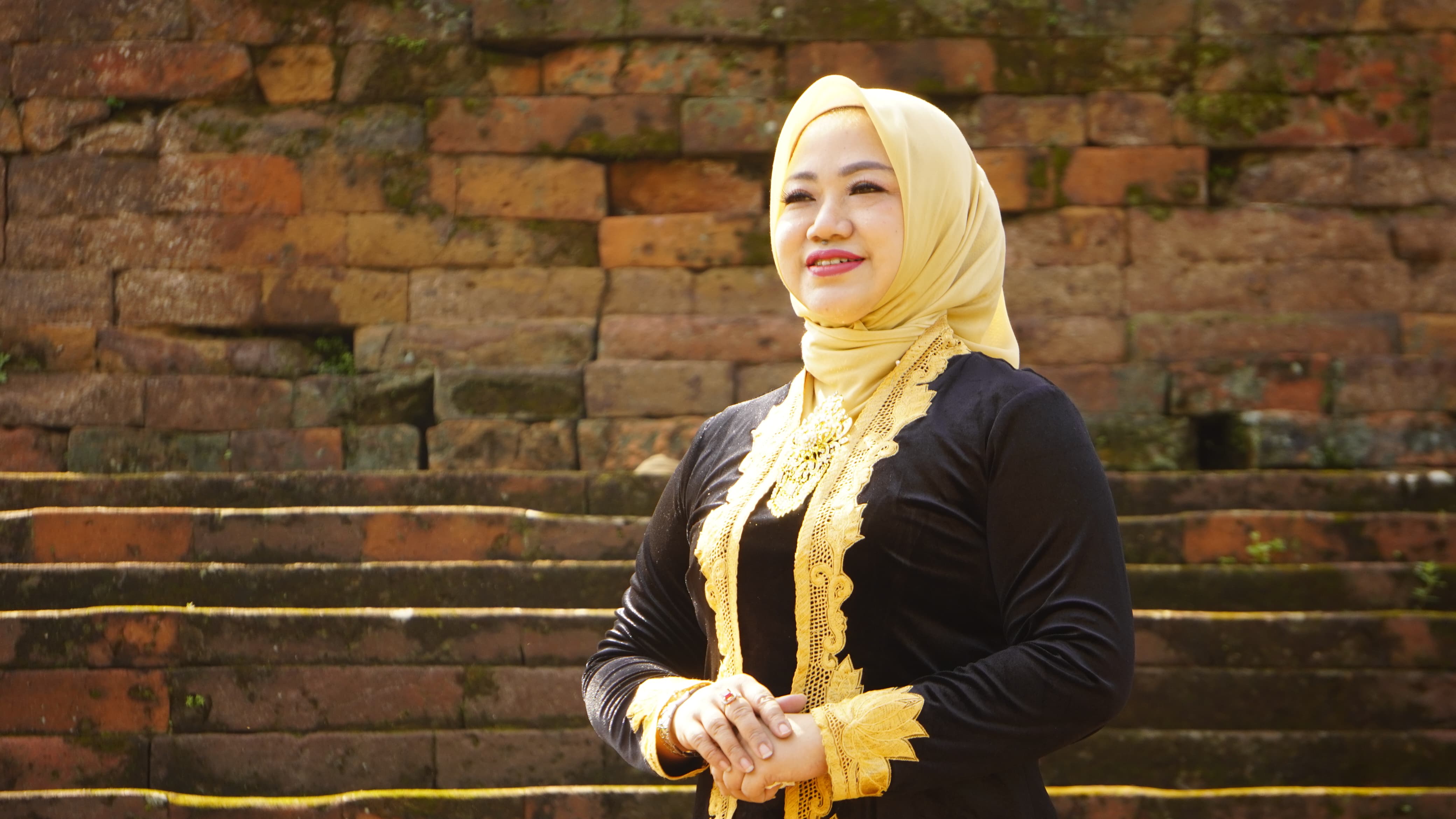 Hj. AYNI ZUROH, SE, MM Ketua DPRD Kabupaten Mojokerto