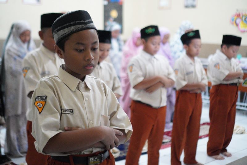 PENYEMPURNAAN: Siswa madrasah di Kota Mojokerto saat kegiatan belajar mengajar. Lembaga di bawah naungan kemenag ini akan digembleng dengan KBC.