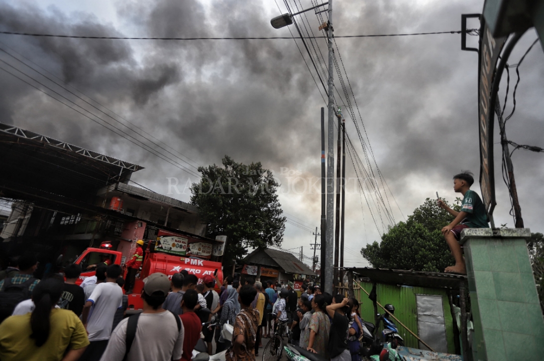 INSIDEN: Kondisi kebakaran di Desa Sidoharjo, Kecamatan Gedeg, Kabupaten Mojokerto, Rabu (23/4).