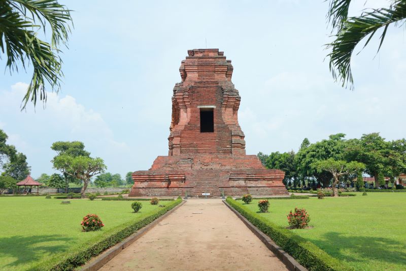 BERSEJARAH: Candi Brahu di Desa Bejijong, Kecamatan Trowulan, bakal segera diekskavasi untuk menelusuri sebaran cagar budaya di sekitarnya.
