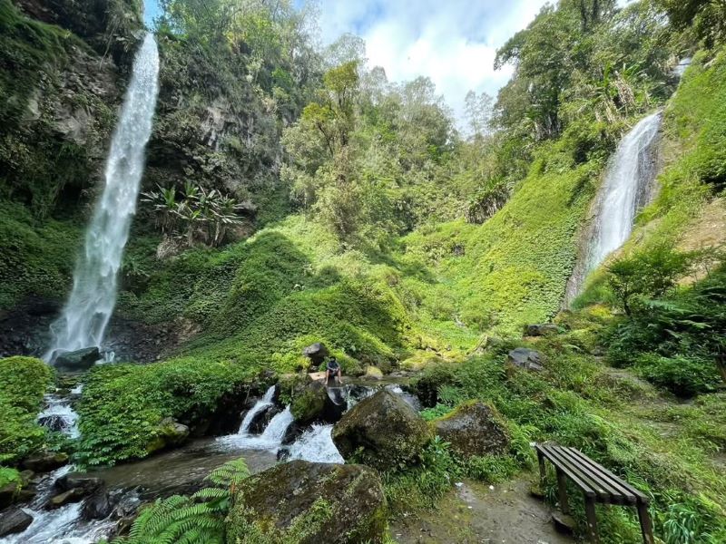 JUJUKAN PELANCONG: Wisata Air Terjun Watu Ondo di Desa/Kecamatan Pacet, Kabupaten Mojokerto, mulai kembali dibuka untuk umum, kemarin (23/4).