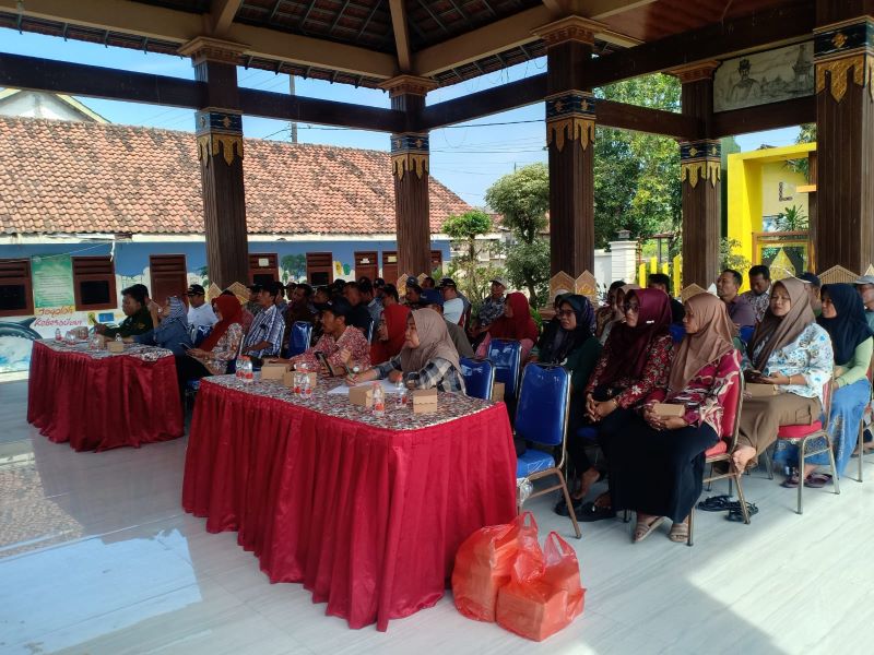 MENGAWALI: Pemdes Gunungsari menggelar sosialisasi dan Musdesus untuk pembentukan Koperasi Merah Putih, Kamis (24/4).