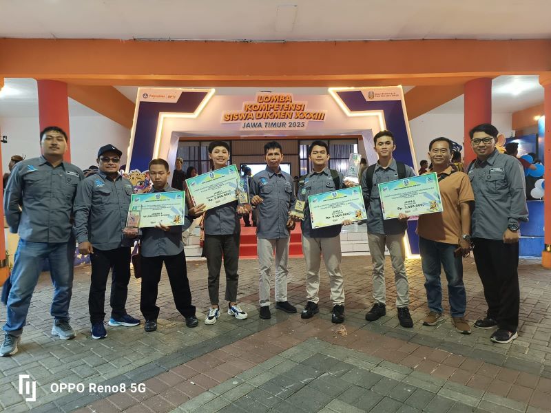 GEMILANG: Tim SMKN 1 Pungging membawa pulang empat medali kejuaraan dan mendapat apresiasi dari Cabdindik Jatim Wilayah Kabupaten-Kota Mojokerto di ajang LKS Dikmen 2025.