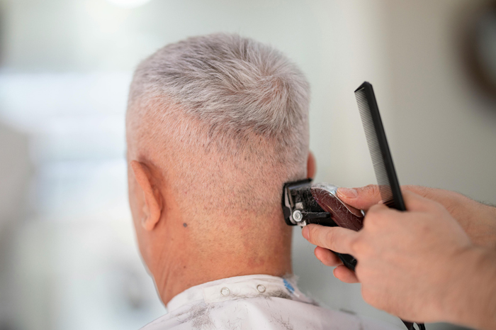 Mencabut Uban dapat Membuat Rambut Tumbuh Semakin Banyak, Apakah Benar?