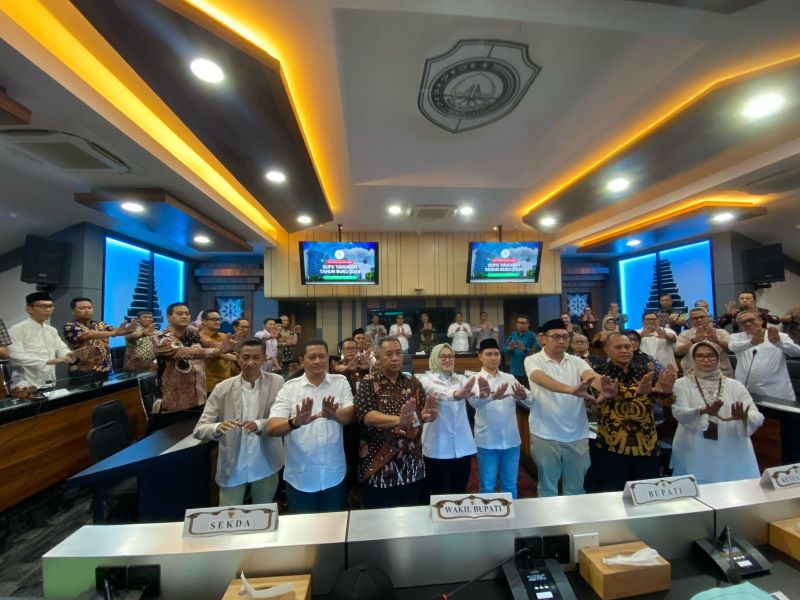 MENINGKAT: PT. BPR Majatama Perseroda setor PAD Rp 4,4 miliar atas laba 2024 kepada Pemkab Mojokerto, Selasa (29/4).