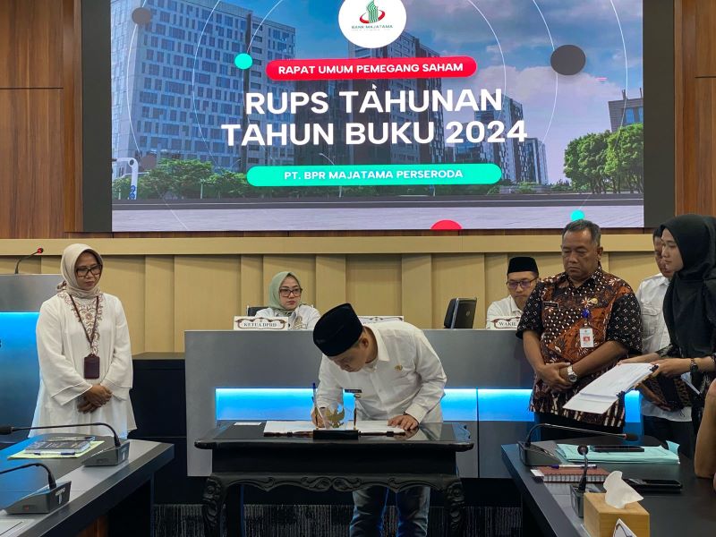 SEHAT: Pertanggungjawaban direksi dan komisaris PT. BPR Majatama Perseroda pada RUPS tahunan tahun buku 2024 diterima dan disahkan oleh Bupati Mojokerto Muhammad Albarraa, pada 26 Maret 2025.
