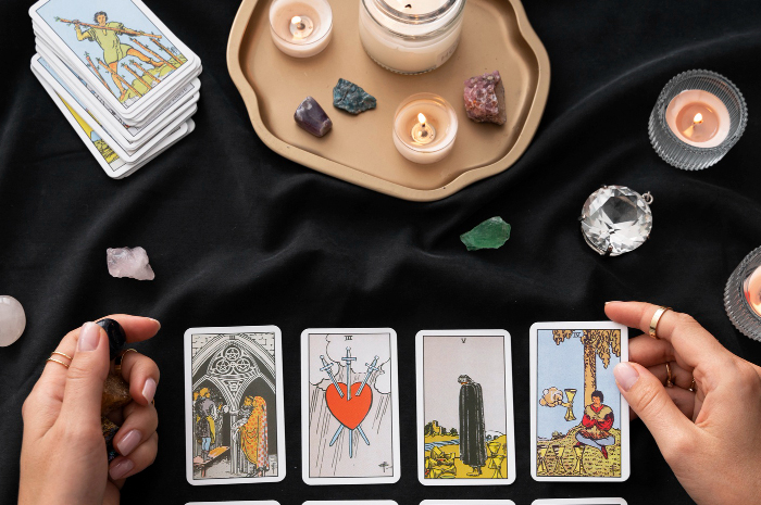 Ramalan Tarot Mei 2025: Capricorn Sukses Secara Finansial, Aries Bingung Memilih, Bagaimana dengan Zodiak Lainnya?