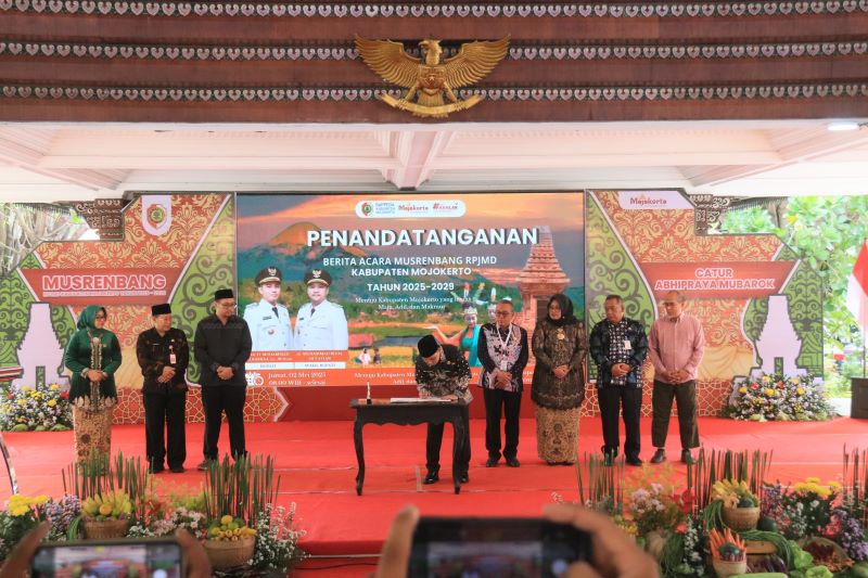 RENCANA BESAR: Ketua DPRD Kabupaten Mojokerto Ainy Zuroh menghadiri Musrenbang RPJMD Kabupaten Mojokerto tahun 2025-2029 di Pendapa Majatama Pemkab Mojokerto, kemarin (2/5).