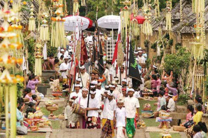 Hari Suci Bagi Umat Hindu di Bali, Tahun ini Dirayakan 2 Kali, Ternyata ini Makna Hari Raya Kuningan