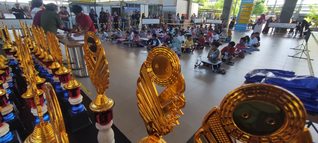 Olimpiade yang digelar di Pasar Semeru, Kota Mojokerto, Minggu (4/5).