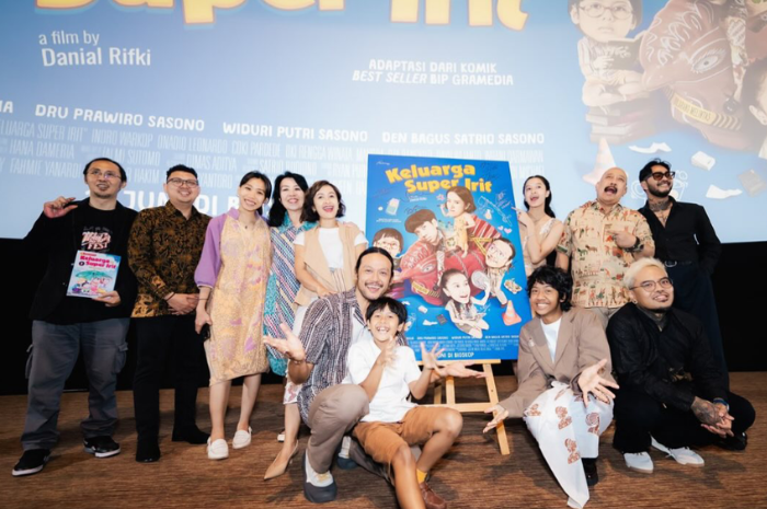 5 Hal Menarik dari Film Keluarga Super Irit Garapan Danial Rifki: Akting Keluarga Dwi Sasono dan Widi Mulia Beserta 3 Anaknya