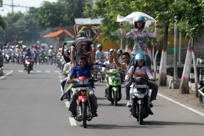 DICEGAH: Aksi konvoi pelajar di Mojokerto setelah pengumumam kelulusan, beberapa tahun lalu.
