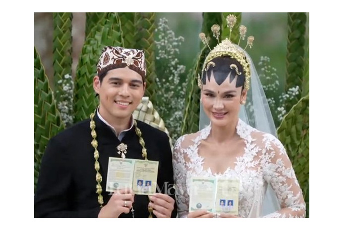 Love Wins! Luna Maya Resmi Menikah Dengan Maxime di Tengah Alam Bali, Bunga Melati Sampai Sungai Jadi Saksi