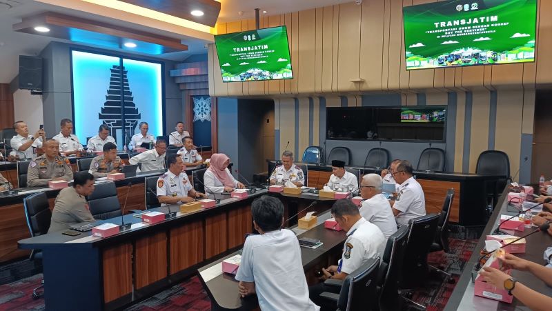 FINALISASI: Pemkab Mojokerto menggelar audiensi pengembangan Trans Jatim Koridor VI bersama Dishub Provinsi Jatim, di Pemkab Mojokerto, kemarin (7/6).