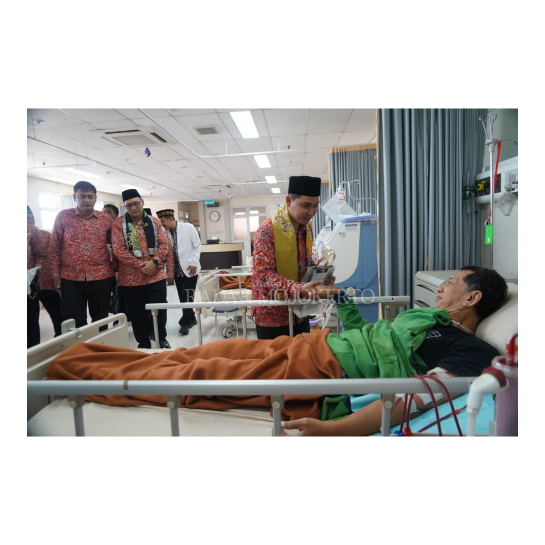 BERI SEMANGAT: Bupati Al Barraa meninjau layanan hemodialisa RSUD R.A. Basoeni.