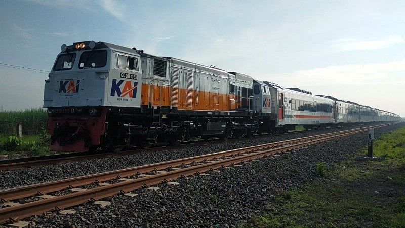 LIBUR PANJANG: PT KAI Daop 8 Surabaya menambah satu kereta api untuk melayani penumpang selama masa libur panjang Hari Raya Tri Suci Waisak.