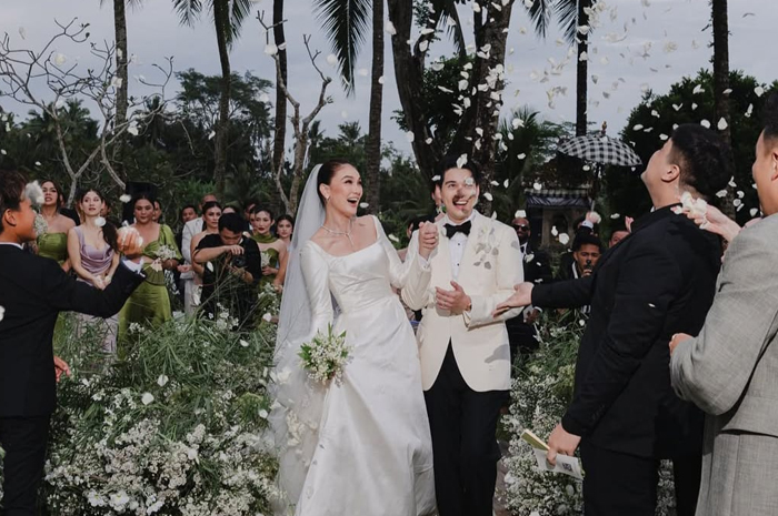 Sempat Pasrah 2 Tahun Lalu Tak Ditakdirkan Menikah, Luna Maya Menangis Haru Bersyukur Bertemu dengan Maxime Bouttier