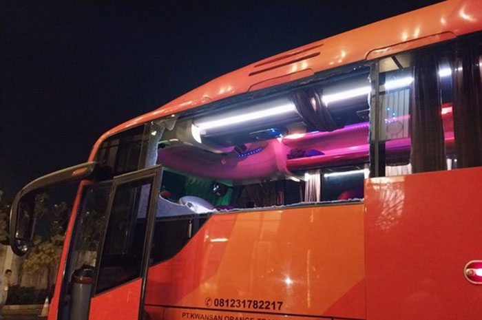 Bus Persik Kediri Dilempar Batu Usai Pertandingan Melawan Arema! Tragedi Kanjuruhan Terjadi Lagi?