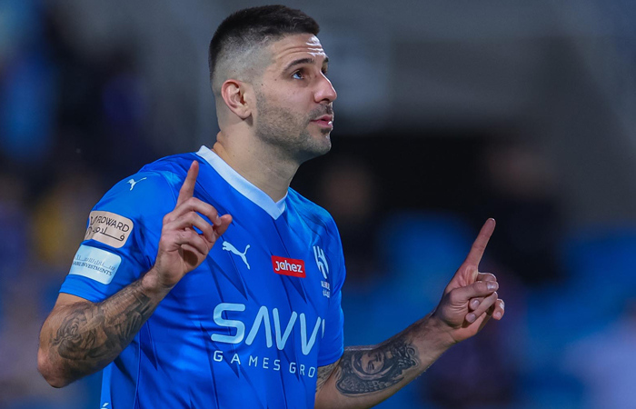 Mitrovic mencetak skor di menit akhir dalam laga Al Fateh vs Al Hilal pada Jum