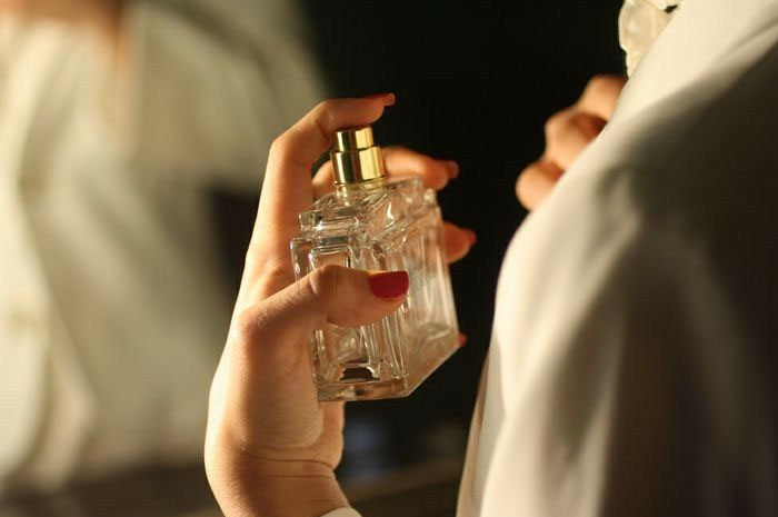 7 Titik Semprot Parfum yang Bikin Wangi Bisa Tahan Lebih Lama dan Mudah Menyebar