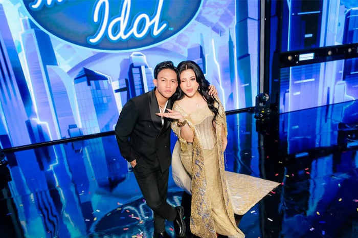 Cinta Bersemi di Panggung Indonesian Idol antara Shabrina Leanor dan Fajar Noor, dari Babak Showcase hingga Melaju Bersama di Grand Final. Sumber: Ig indonesianidolid