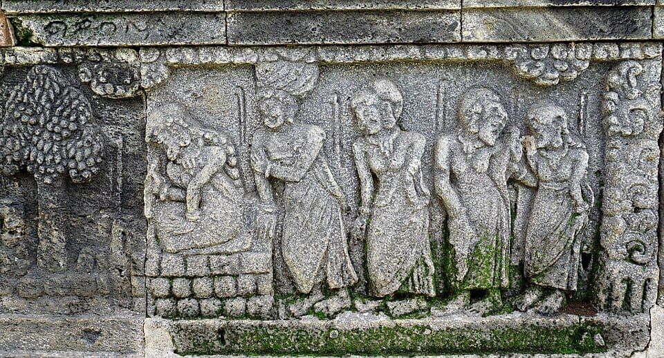 JEJAK ARKEOLOGIS: Panel relief kisah Sri Tanjung di dinding Pendopo Teras, kompleks Candi Penataran, Blitar.&nbsp;