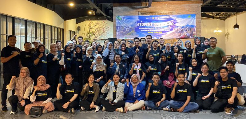 AKADEMIKA: Mahasiswa UNSIA saat mengadakan kegiatan kampus student gathering di Batu, Jumat (16/5).