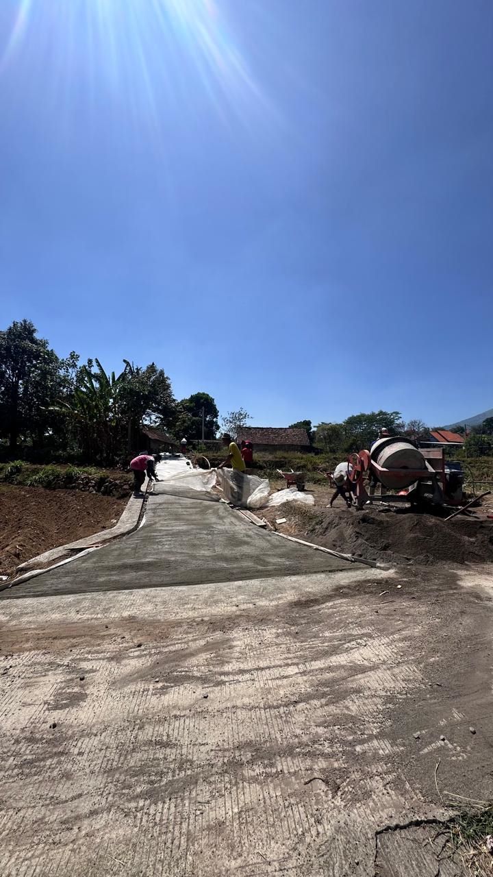 MANDIRI: Jalan Usaha Tani di Desa Tamiajeng, Kecamatan Trawas telah rampung dibangun menggunakan dana desa tahun anggaran 2024.