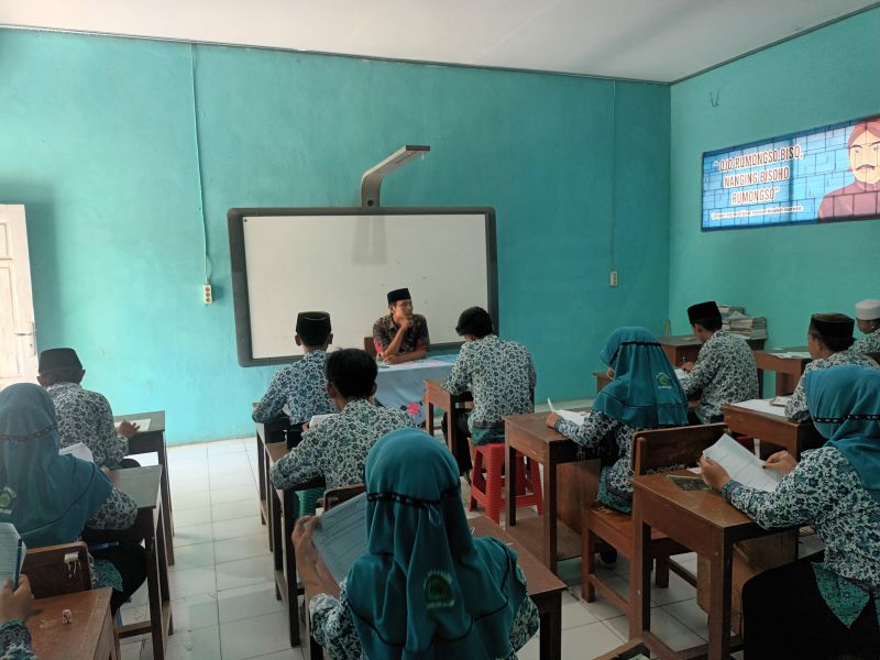 MASIH BURAM: Pencairan daa BOS madrasah pada triwulan kedua dipastikan molor. Menyusul, hingga kini Kemenag Kabupaten Mojokerto masih menanti kabar pencairan dari Kemenag RI. 