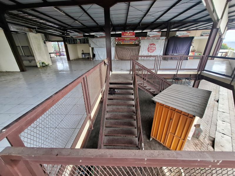MATI SURI: Kondisi area stan kuliner di lantai dua Rest Area Gunung Gedangan, Kecamatan Magersari, Kota Mojokerto.