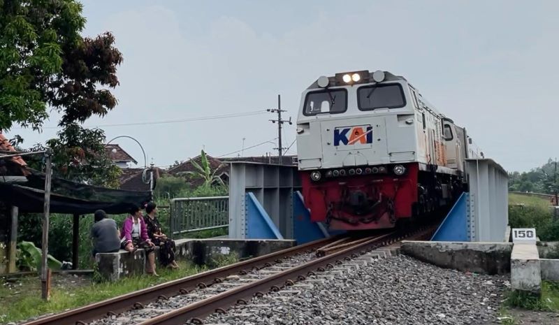DIMINATI: Penumpang kereta api di Mojokerto mengalami peningkatan selama libur panjang Idul Adha.
