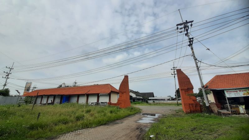 BELUM OPTIMAL: Sejumlah kios di kawasan Pasar Hewan Sekarputih, Kecamatan Magersari, Kota Mojokerto yang kondisinya kosong.