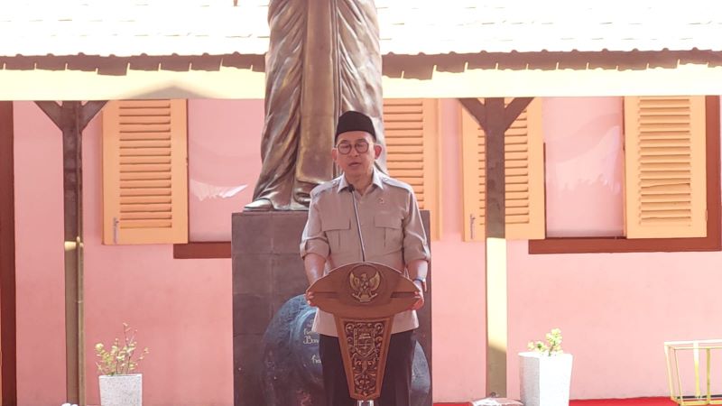 DIRESMIKAN: Menteri Kebudayaan RI Fadli Zon saat menyampaikan sambutan pada peresmian Galeri Soekarno Kecil di Jalan Taman Siswa, Kota Mojokerto, Selasa (10/6).