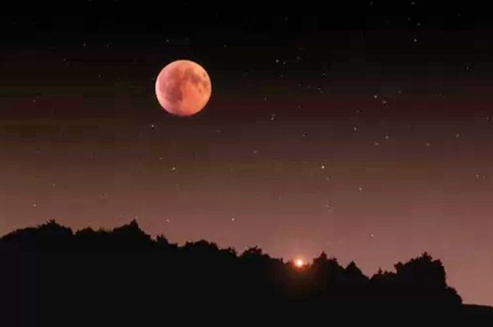 Langit akan dihiasi Strawberry Moon pada Rabu (11/6), sebuah fenomena astronomi yang hanya terjadi setiap 18,6 tahun sekali.