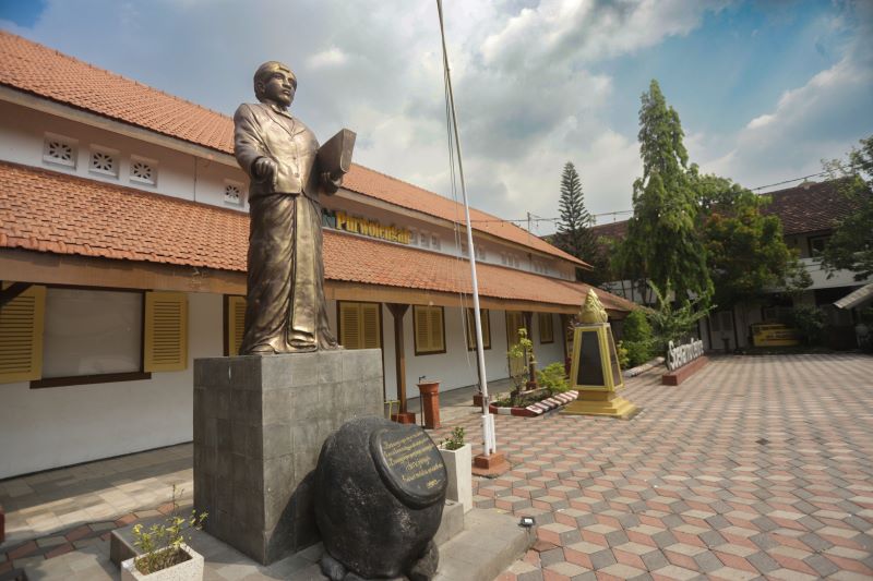 MENGUNDANG POLEMIK: SDN Purwotengah, Kecamatan Kranggan, menjadi lokasi dibangunnya Seokarno Centre sekaligus Galeri Seokarno Kecil di Kota Mojokerto.