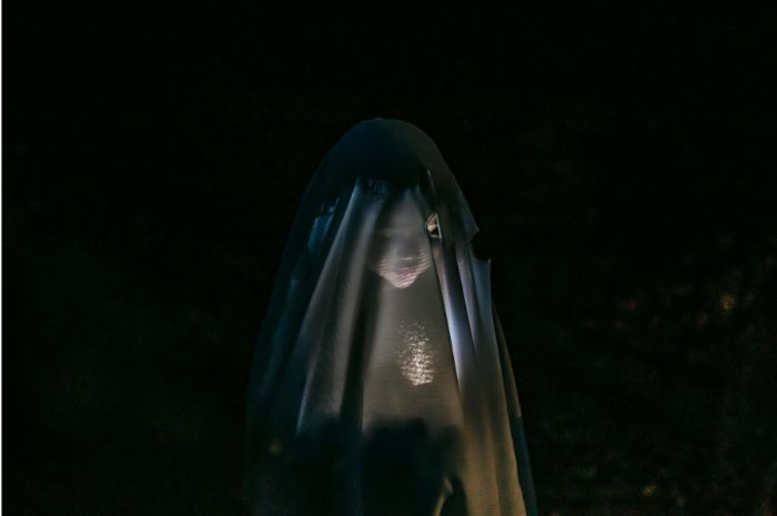 Memanfaatkan Katarsis Psikologis, Ketika Film Horor Bisa Jadi Media Pelarian Emosional. (pexels/Charles Parker)