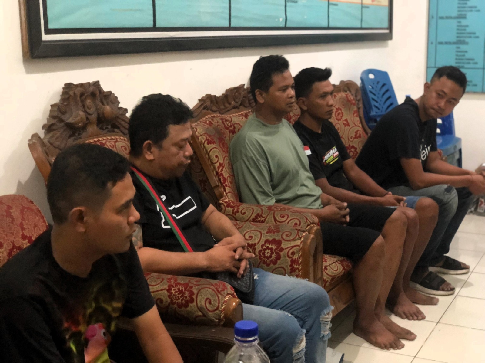 DIAMANKAN: Para pelaku diamankan personel Korem 082/CPY Mojokerto sebelum dilimpahkan ke kepolisian, Jumat (13/6) malam.