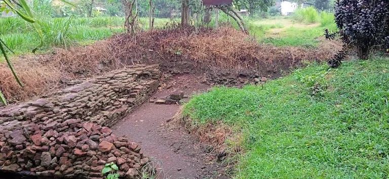 KUNO: Situs Kutogirang di Desa Kutogirang, Kecamatan Ngoro, Kabupaten Mojokerto, peninggalan Raja Airlangga yang diduga berfungsi sebagai pengendali banjir.