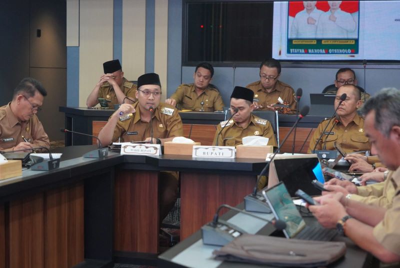 BERI ATENSI: Wabup Mojokerto M. Rizal Oktavian menegaskan angka kasus stunting di Kabupaten Mojokerto turun drastis. Hal itu menjadi bukti keberhasilan pemda dalam merealisasikan program pencegahan.