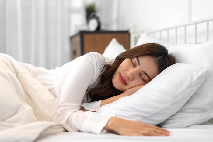 5 Alasan Seseorang Membuat Fake Skenario Sebelum Tidur, Terlalu Banyak Pikiran atau Kesepian? sumber foto pinterest