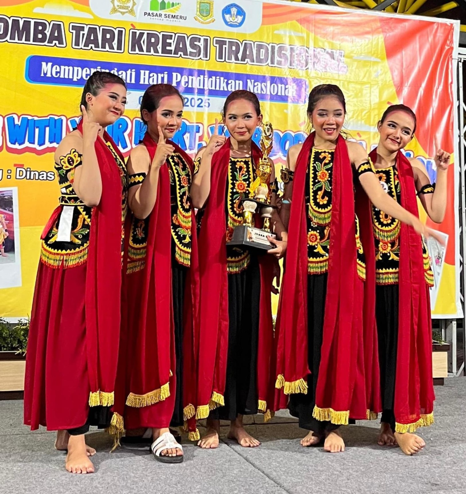 BUDAYA: Pengembangan ekstrakurikuler tari di SMAN 1 Sooko, Kabupaten Mojokerto.
