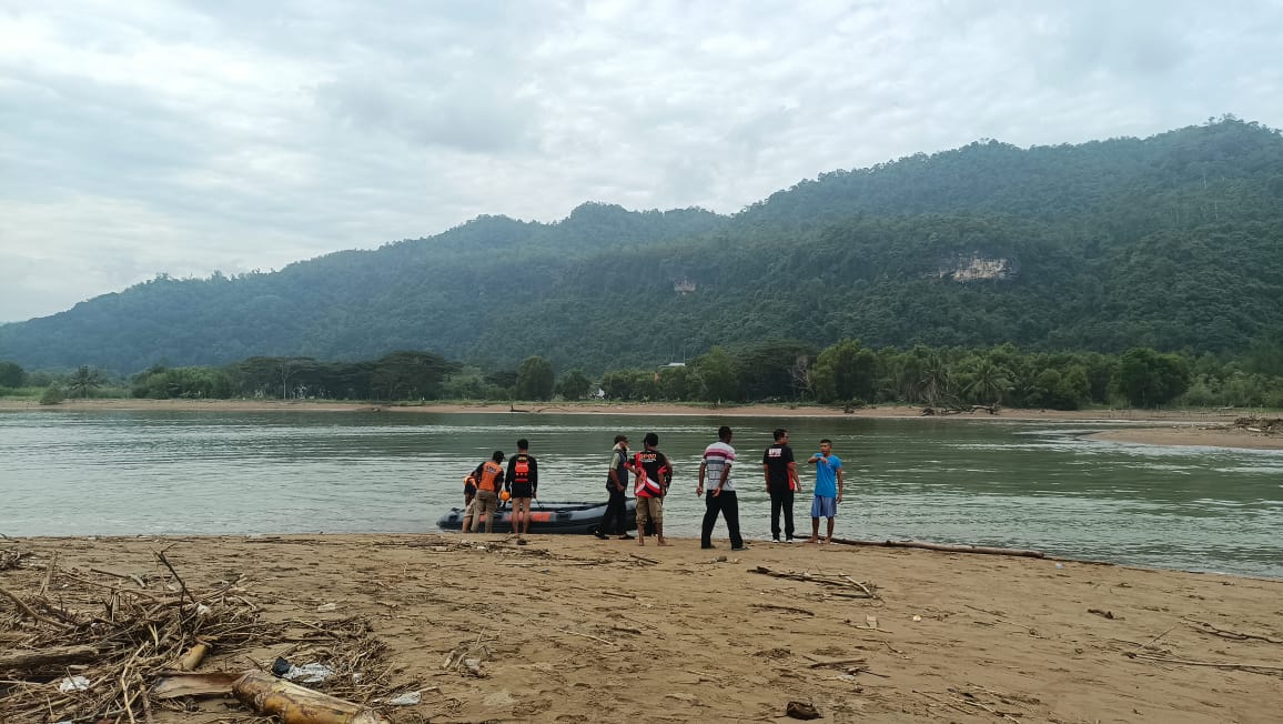 LAKA AIR: Kondisi Pantai Pancer Dorr Pacitan saat kejadian wisatawan asal Mojokerto terseret ombak, Jumat (20/6).