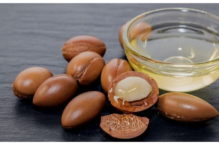 Nutrisi dan Manfaat Minyak Kemiri yang Jarang Diketahui, Produk Perawatan Rambut Alami dengan Hasil Maksimal