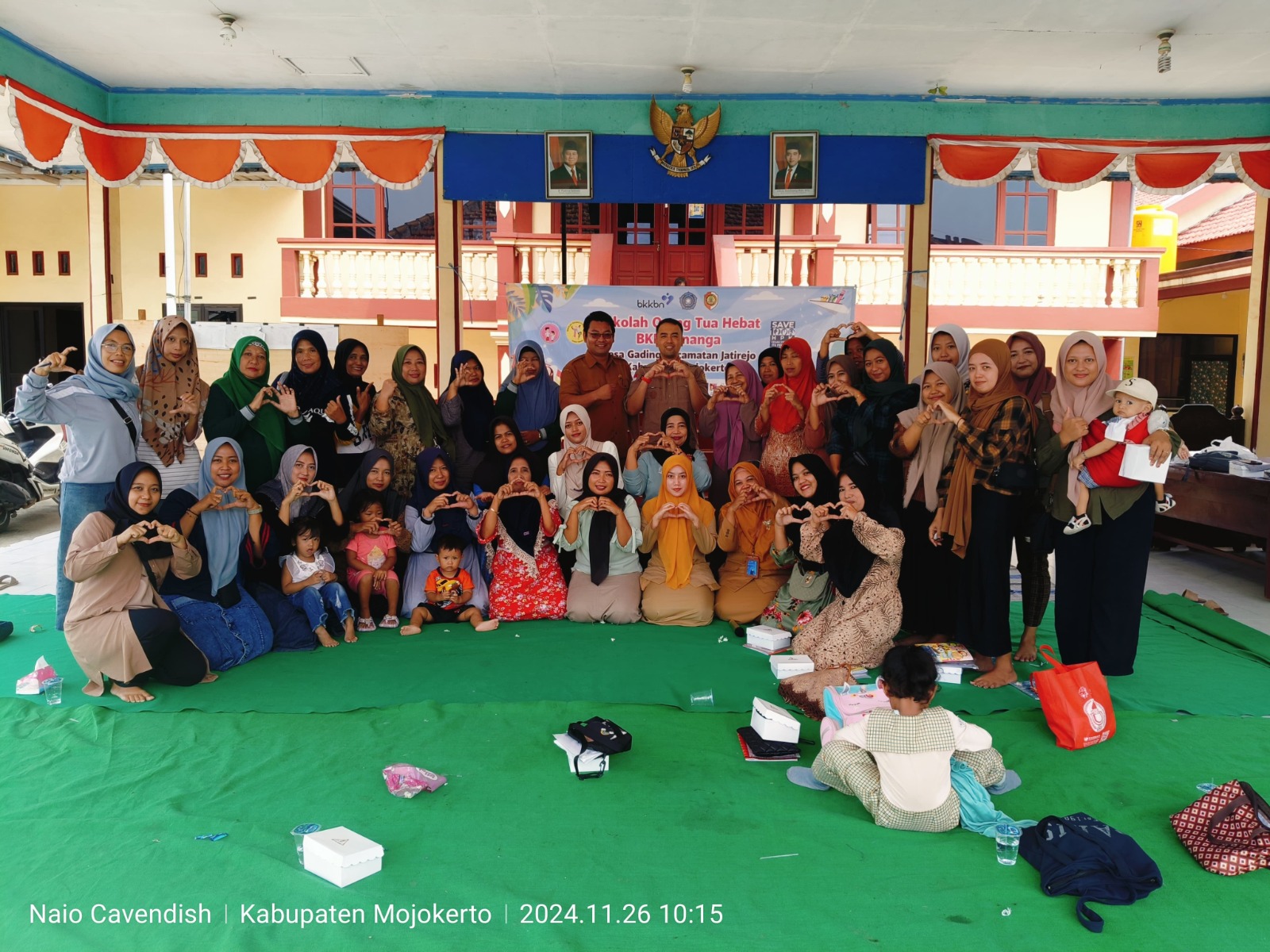 ANTUSIAS: Puluhan ibu-ibu serius mengikuti SOTH di Balai Desa Gading, Kecamatan Jatirejo, November 2024 lalu.