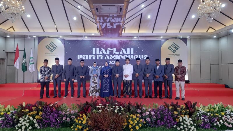 GURU: Dewan Pengasuh Pondok Pesantren Al Amin Mojokerto